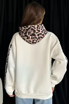 Kadın Kapüşonlu Leopar Garnili Şardonlu Üç İplik Sweatshirt Krem