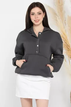 Kadın Şardonlu Kanguru Cepli Düğme Detaylı Sweatshirt Füme