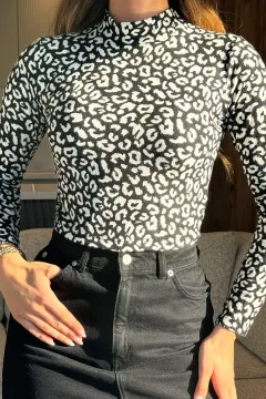 Yarım Balıkçı Yaka Desenli Crop Top Süet Body Bluz Siyah