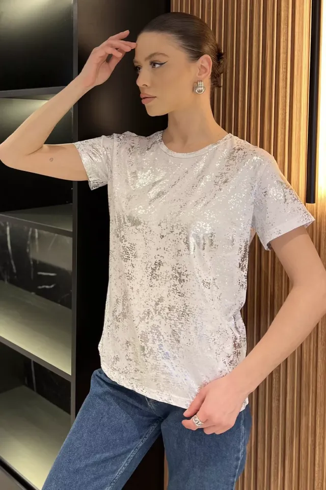 Bisiklet Yaka Varak Baskılı Kadın Tişört Beyaz