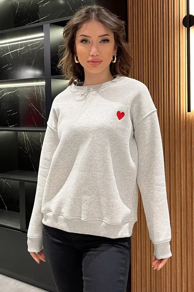 Kadın Bisiklet Yaka Kalp Nakışlı Şardonlu Sweatshirt Gri