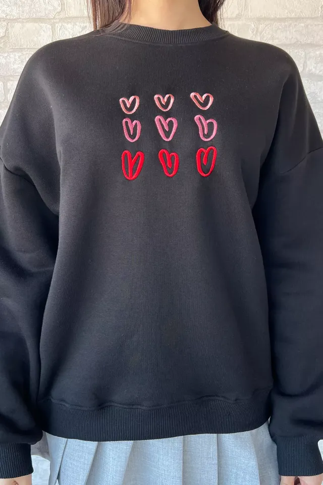 Kadın Bisiklet Yaka Kalp Nakışlı Şardonlu Sweatshirt Siyah