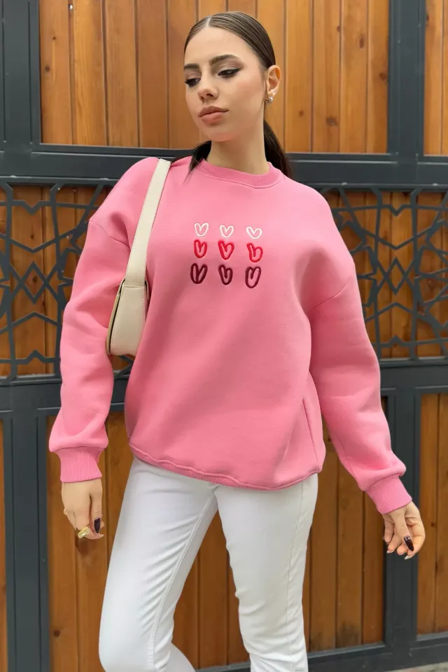 Kadın Bisiklet Yaka Kalp Nakışlı Şardonlu Sweatshirt Pembe