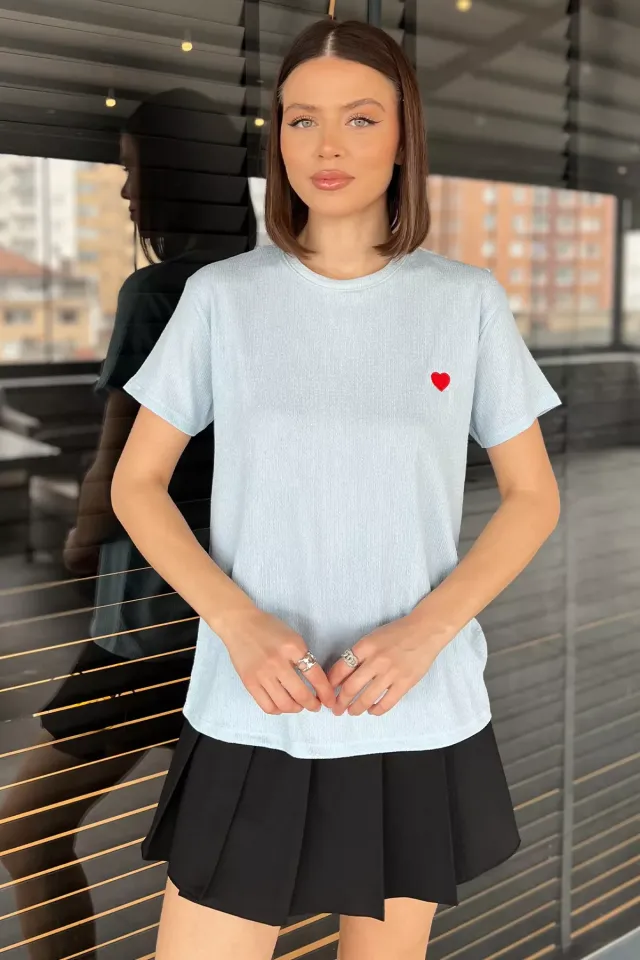 Kadın Bisiklet Yaka Kalp Nakışlı Tişört Açıkmavi