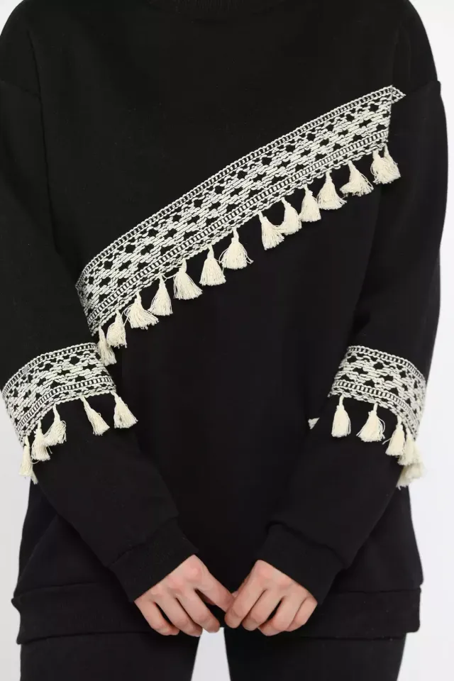 Kadın Bisiklet Yaka Nakışlı Püskül Detaylı Şardonlu Sweatshirt Siyah