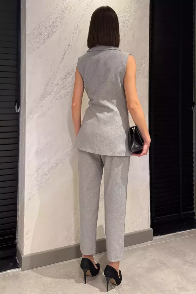 Kadın Broş Detaylı Yelek Pantolon İkili Takım Gri