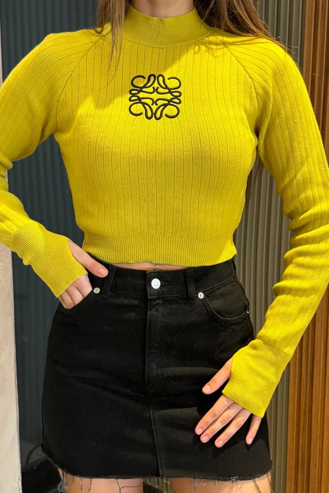 Ön Nakışlı Crop Top Triko Bluz Yağyeşili