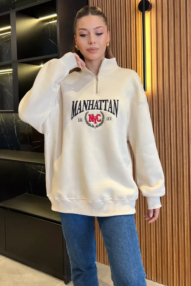 Üç İplik Şardonlu Yarım Fermuarlı Nakışlı Sweatshirt Bej