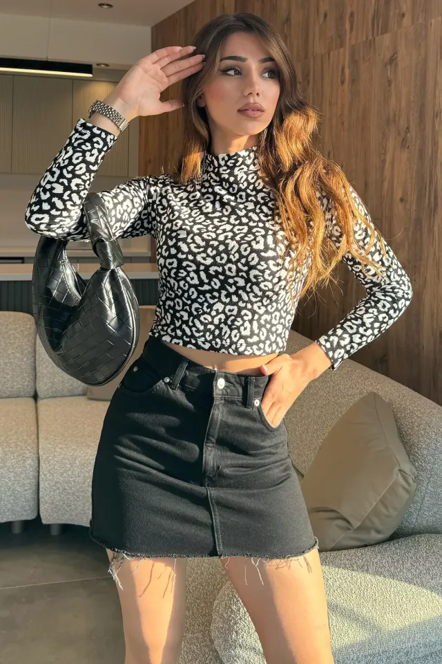 Yarım Balıkçı Yaka Desenli Crop Top Süet Body Bluz Siyah