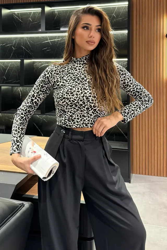 Yarım Balıkçı Yaka Leopar Desenli Crop Top Süet Body Bluz Siyah